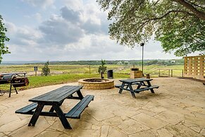 Community Perks: Scenic Lake Travis Getaway!