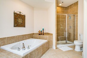 Community Perks: Scenic Lake Travis Getaway!