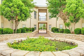 Community Perks: Scenic Lake Travis Getaway!