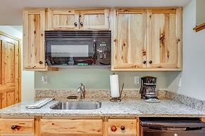 Ski, Hike & Fish: Cabin w/ Hot Tub in Conway