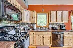 Ski, Hike & Fish: Cabin w/ Hot Tub in Conway
