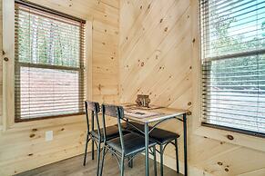 Sip, Hike & Explore: Sleek Retreat in Cleveland!