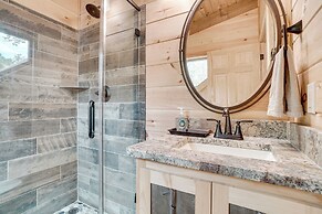 Sip, Hike & Explore: Sleek Retreat in Cleveland!