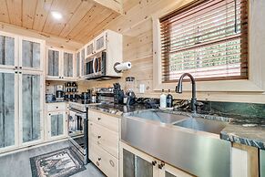 Sip, Hike & Explore: Sleek Retreat in Cleveland!