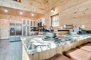 Sip, Hike & Explore: Sleek Retreat in Cleveland!