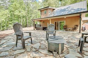 Sip, Hike & Explore: Sleek Retreat in Cleveland!