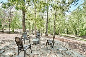 Sip, Hike & Explore: Sleek Retreat in Cleveland!