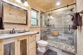 Sip, Hike & Explore: Sleek Retreat in Cleveland!