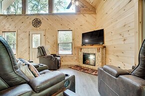 Sip, Hike & Explore: Sleek Retreat in Cleveland!