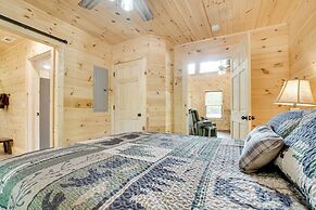 Sip, Hike & Explore: Sleek Retreat in Cleveland!