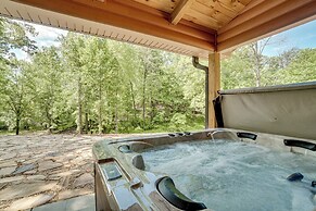 Sip, Hike & Explore: Sleek Retreat in Cleveland!