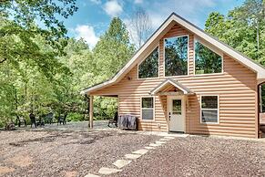 Sip, Hike & Explore: Sleek Retreat in Cleveland!