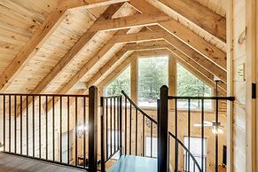 Sip, Hike & Explore: Sleek Retreat in Cleveland!