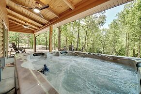 Sip, Hike & Explore: Sleek Retreat in Cleveland!