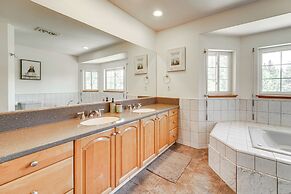 Private Hot Tub: Spacious Family Home in Truckee!