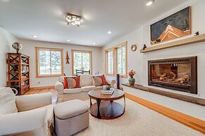 Private Hot Tub: Spacious Family Home in Truckee!