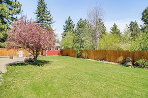 Private Hot Tub: Spacious Family Home in Truckee!