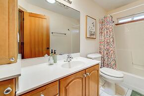 Private Hot Tub: Spacious Family Home in Truckee!