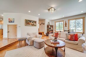 Private Hot Tub: Spacious Family Home in Truckee!