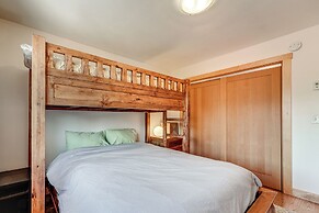 Private Hot Tub: Spacious Family Home in Truckee!