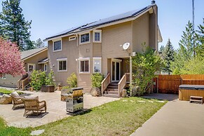 Private Hot Tub: Spacious Family Home in Truckee!