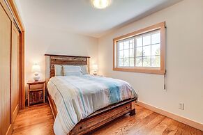 Private Hot Tub: Spacious Family Home in Truckee!