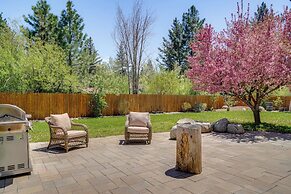 Private Hot Tub: Spacious Family Home in Truckee!