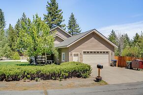Private Hot Tub: Spacious Family Home in Truckee!