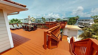 Canal Breeze Cottage 4 Bedroom Home