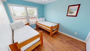 Canal Breeze Cottage 4 Bedroom Home