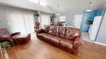 Canal Breeze Cottage 4 Bedroom Home