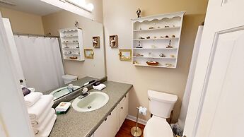 Canal Breeze Cottage 4 Bedroom Home