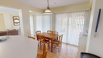 Canal Breeze Cottage 4 Bedroom Home