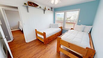 Canal Breeze Cottage 4 Bedroom Home