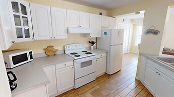 Canal Breeze Cottage 4 Bedroom Home