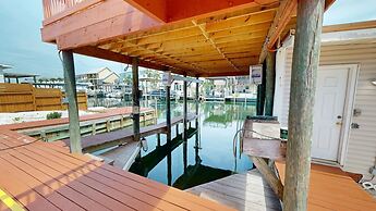 Canal Breeze Cottage 4 Bedroom Home