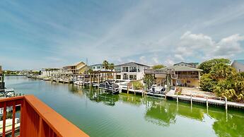 Canal Breeze Cottage 4 Bedroom Home