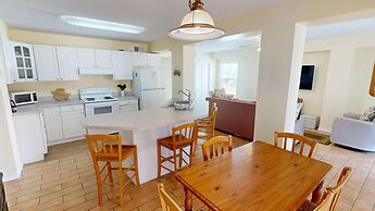 Canal Breeze Cottage 4 Bedroom Home