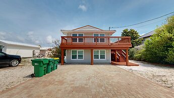 Canal Breeze Cottage 4 Bedroom Home