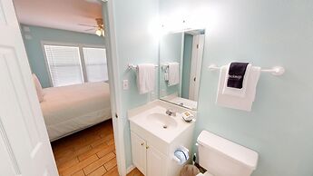 Canal Breeze Cottage 4 Bedroom Home