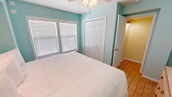 Canal Breeze Cottage 4 Bedroom Home