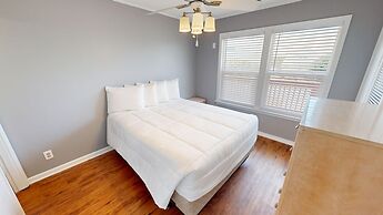 Canal Breeze Cottage 4 Bedroom Home