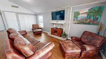 Canal Breeze Cottage 4 Bedroom Home