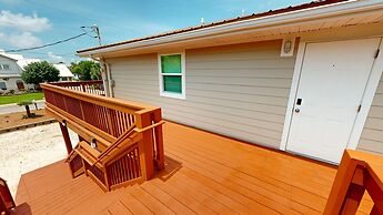 Canal Breeze Cottage 4 Bedroom Home