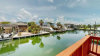 Canal Breeze Cottage 4 Bedroom Home