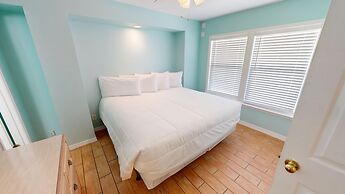 Canal Breeze Cottage 4 Bedroom Home