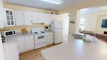 Canal Breeze Cottage 4 Bedroom Home