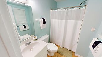 Canal Breeze Cottage 4 Bedroom Home