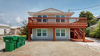 Canal Breeze Cottage 4 Bedroom Home