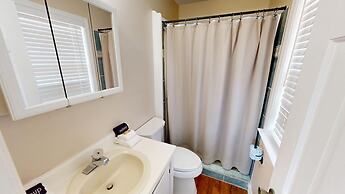 Canal Breeze Cottage 4 Bedroom Home